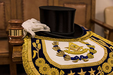 Photo of hat and gloves. Link to Gifts That Protect Your Assets.